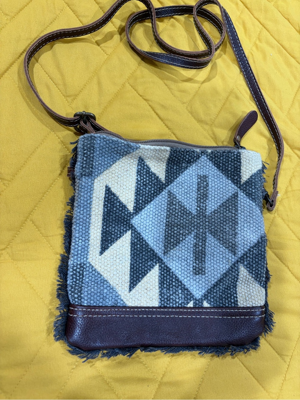 Women’s Geometric Textile Crossbody Bag in Blue and Cream